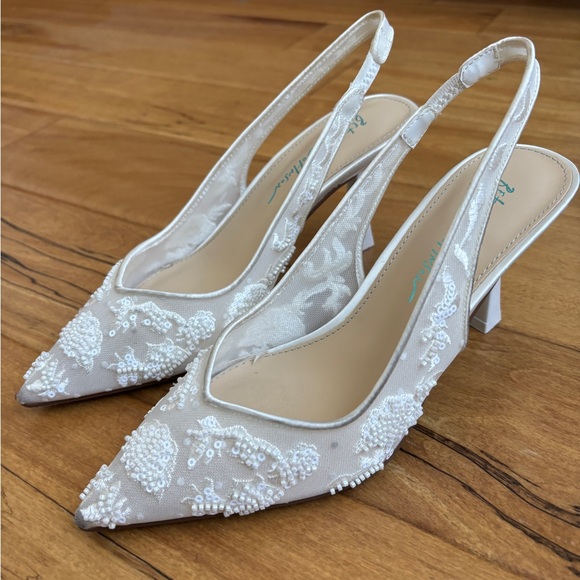 Betsey Johnson Shoes - Betsey Johnson Ivory embroidered Nikki Heels size 6.5